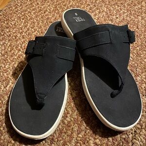 Time and Tru Black and White Platform Thong Sandals